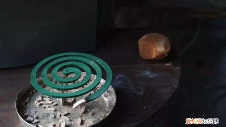 胶地板要怎么清洗护理好,地板被蚊香烧了有补救的方法吗