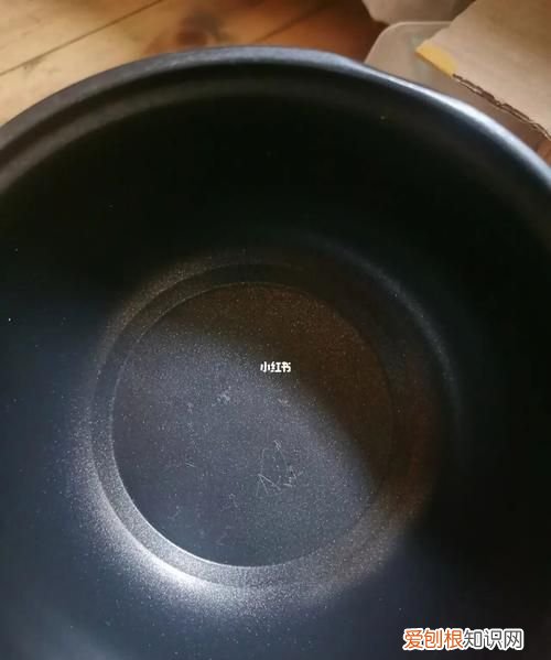 不粘锅有细微划痕会有毒么