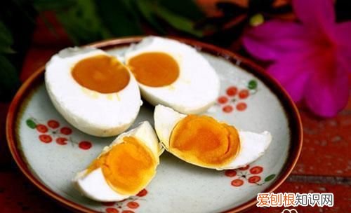 咸鸭蛋吃了有什么功效 咸鸭蛋的功效与作用及食用方法