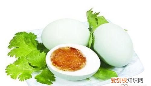 咸鸭蛋吃了有什么功效 咸鸭蛋的功效与作用及食用方法