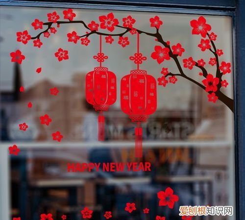 透明窗花怎么贴玻璃上，窗花用什么贴在玻璃上面