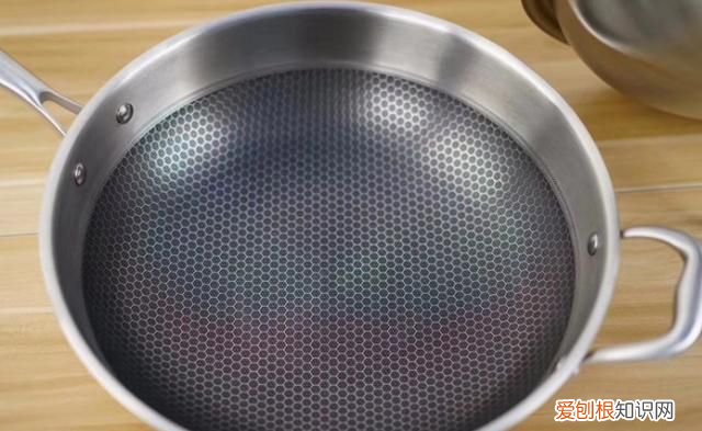 不锈钢锅有黑点有毒吗