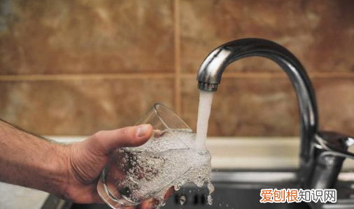 自来水发黄烧开能喝吗，自来水发黄用净水器过滤了能喝