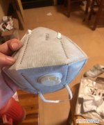 飞机上能带有呼吸阀的口罩吗，出国坐飞机几小时换一次口罩