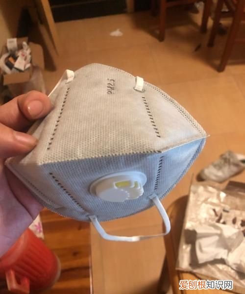 飞机上能带有呼吸阀的口罩吗，出国坐飞机几小时换一次口罩