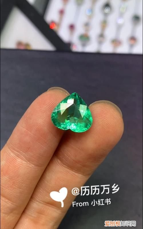 祖母绿vvg是什么意思，翡翠的颜色有哪几种哪一种颜色好看