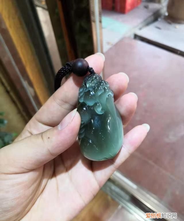 祖母绿vvg是什么意思，翡翠的颜色有哪几种哪一种颜色好看