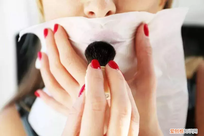 会补妆才是真正的会化妆 如何补妆