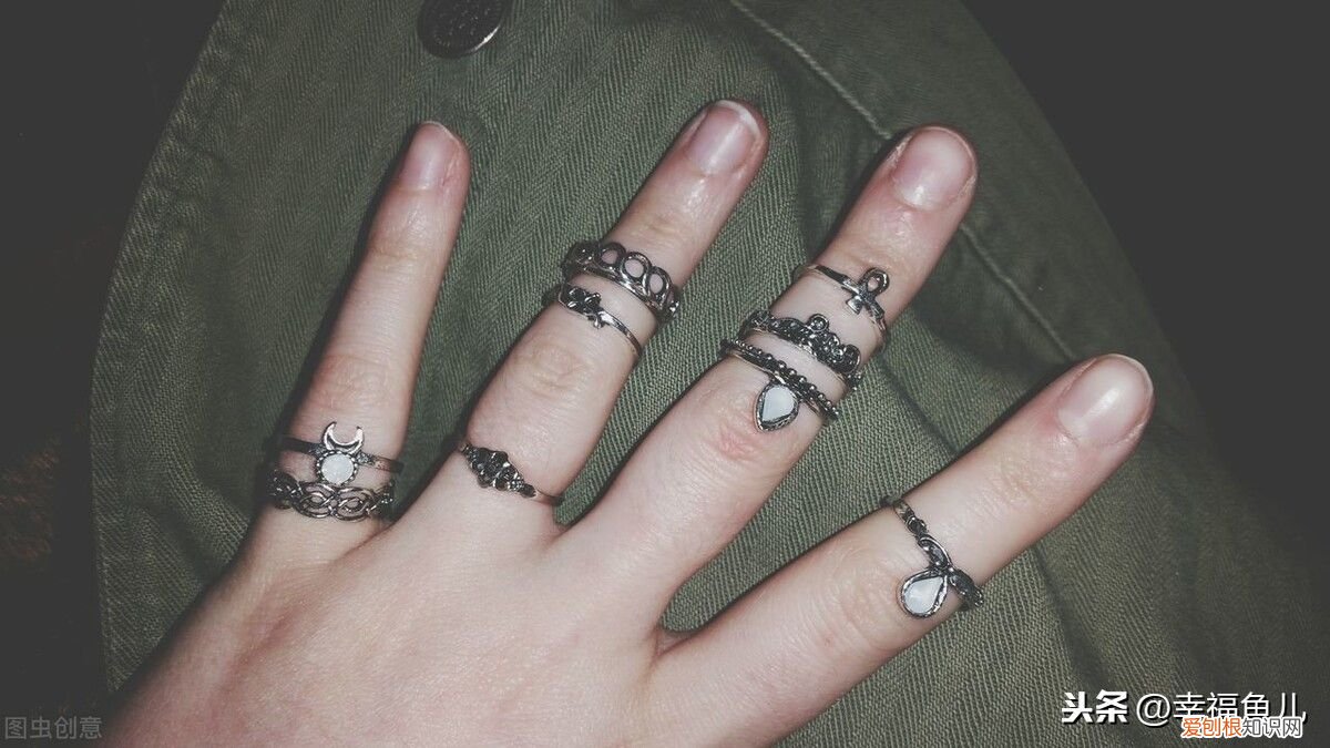戒指戴在哪个手指代表什么? 各个手指戴戒指的含义是