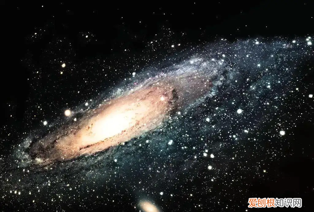 地球在宇宙中的移动总速度 地球在宇宙中移动的速度有多快