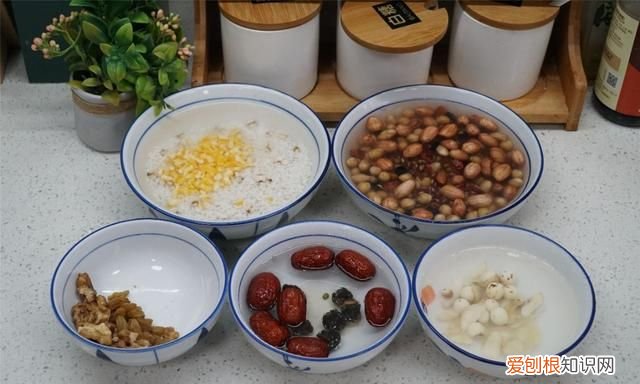 吃腊八粥习俗由来是什么,煮腊八粥粘稠香甜