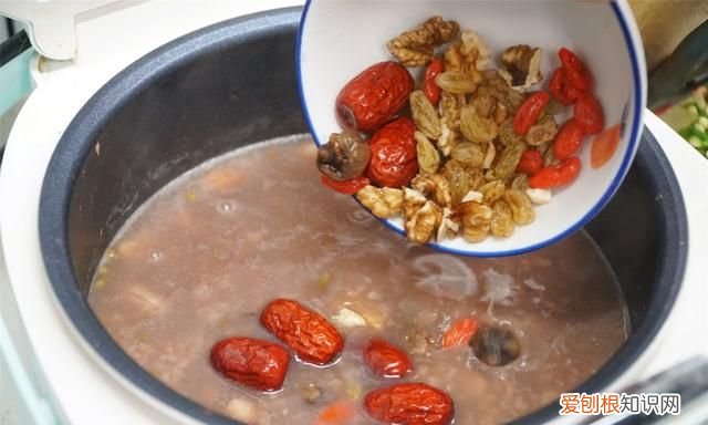 吃腊八粥习俗由来是什么,煮腊八粥粘稠香甜