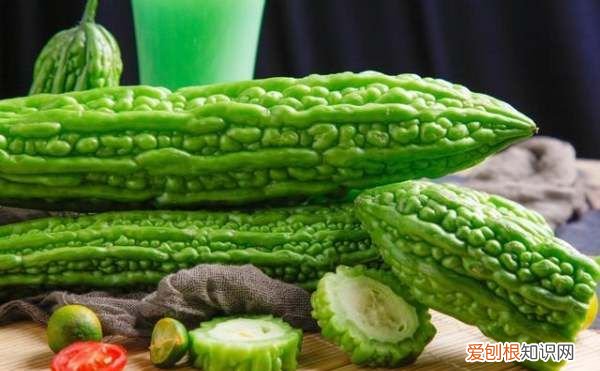 如何去除苦瓜苦味，苦瓜很苦用英语怎么说