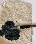 毛笔上的金墨怎么洗掉