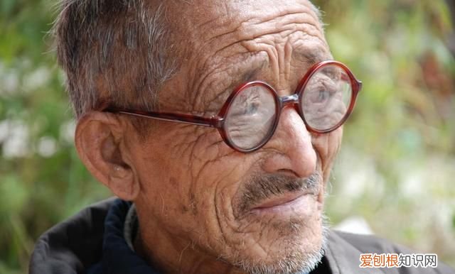 “满招损,谦受益”,村口老人说的话,花了七年才想明白