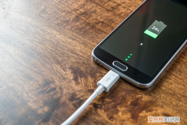 新买的手机如何正确的充电 手机第一次充电