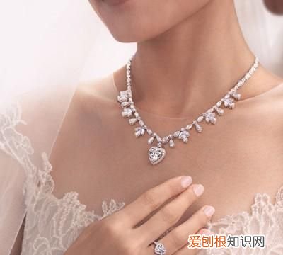 结婚了戒指戴哪个手指男