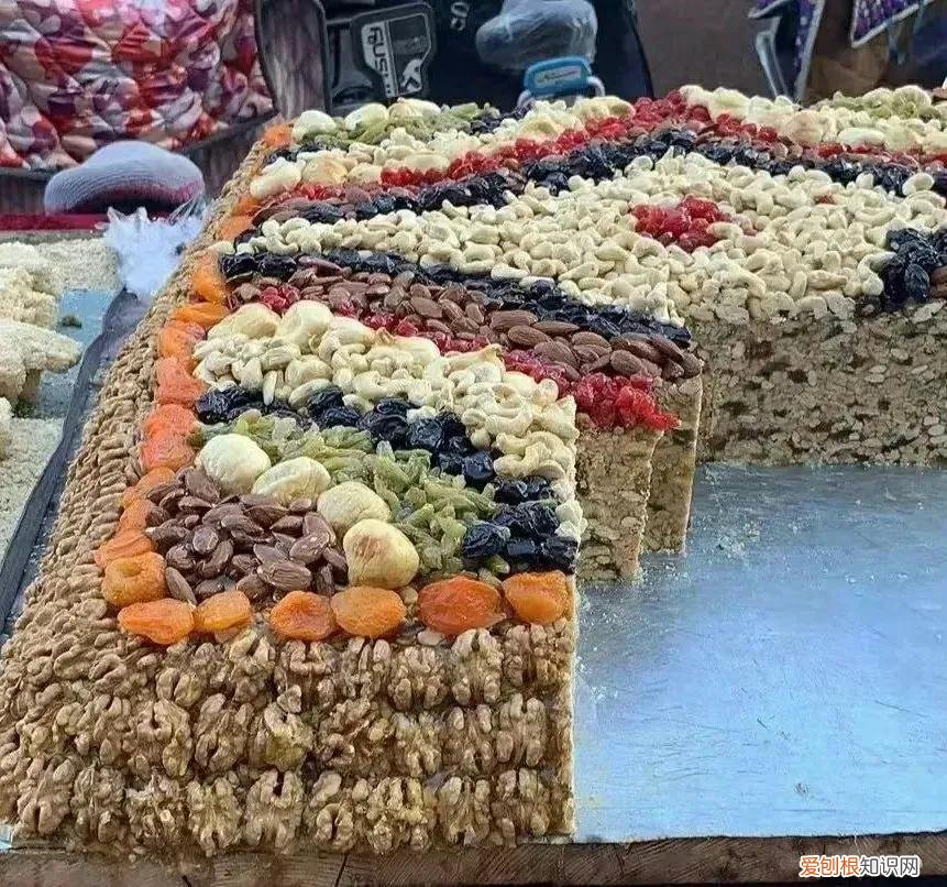 切糕再现“江湖”，男子要一斤切糕来了四斤