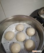 蒸团子用冷水蒸吗，糯米团子是用开水蒸还是用冷水