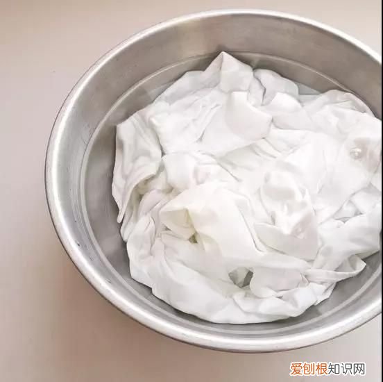 变黄的白衣服怎样恢复？ 白色衣服发黄怎么洗白