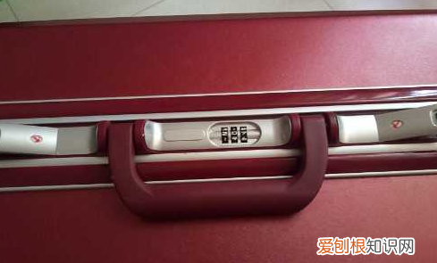 拉杆箱密码锁如何使用