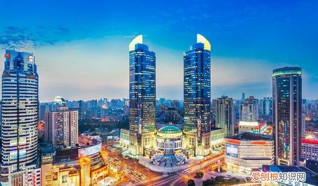 上海必吃——不可错过的9条美食街 上海小吃一条街