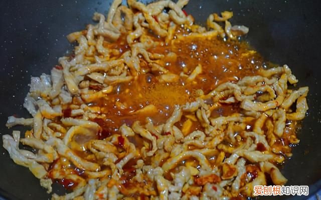 为什么炒肉丝时加入淀粉肉会变嫩?