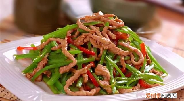 为什么炒肉丝时加入淀粉肉会变嫩?