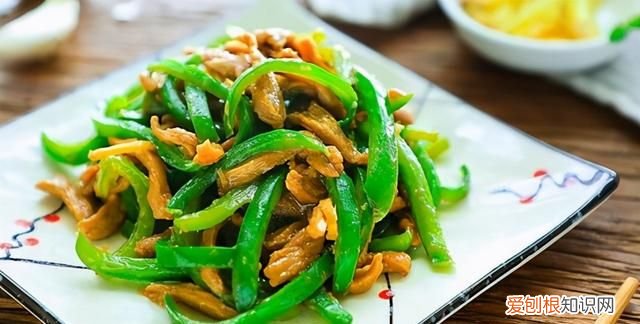 为什么炒肉丝时加入淀粉肉会变嫩?