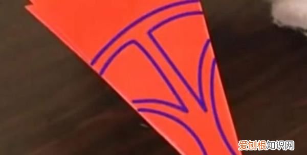 手工剪纸画板图形怎么剪，剪轴对称图形漂亮图片教程