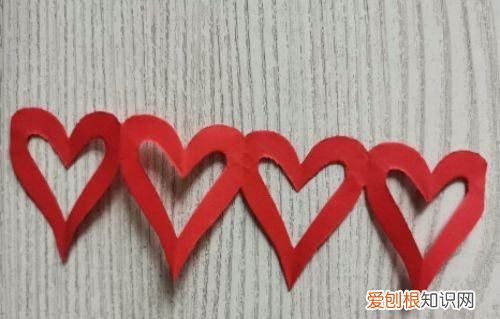 手工剪纸画板图形怎么剪，剪轴对称图形漂亮图片教程