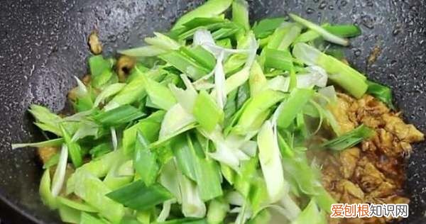 如何做青蒜炒鸡蛋，蒜苗炒鸡蛋的做法