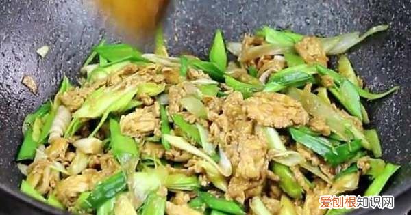 如何做青蒜炒鸡蛋,蒜苗炒鸡蛋的做法