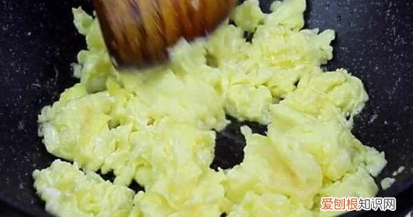 如何做青蒜炒鸡蛋，蒜苗炒鸡蛋的做法