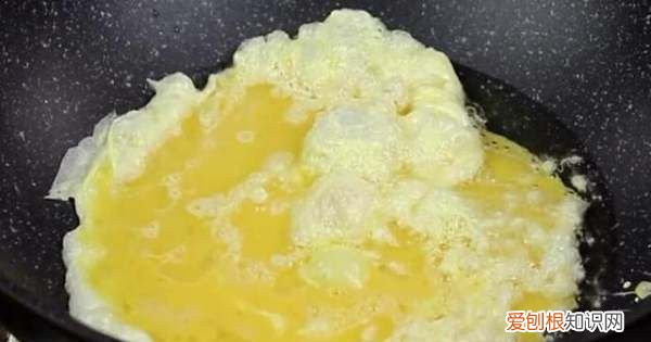 如何做青蒜炒鸡蛋，蒜苗炒鸡蛋的做法