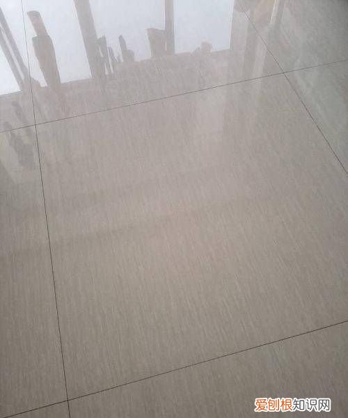 地板怎么拖干净，地板砖怎么拖又干净又亮不粘鞋底