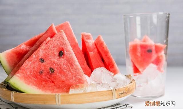 夏天买西瓜买什么样的西瓜才好吃