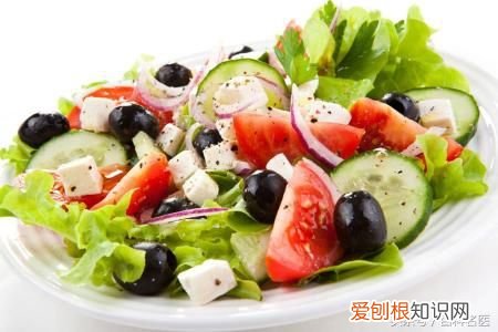 嘴巴周围为啥老长痘痘？ 嘴巴周围长痘痘是什么原因