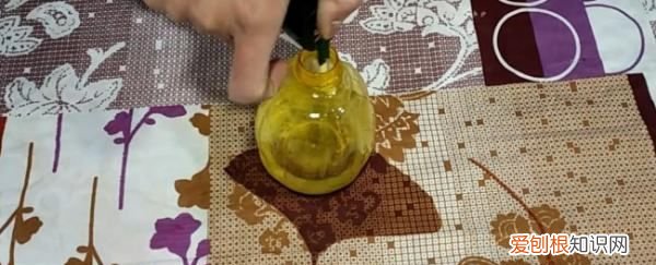 瓷砖填缝剂怎么清除，清洗瓷砖表面填缝剂最有效办法是什么?