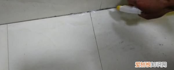 瓷砖填缝剂怎么清除，清洗瓷砖表面填缝剂最有效办法是什么?