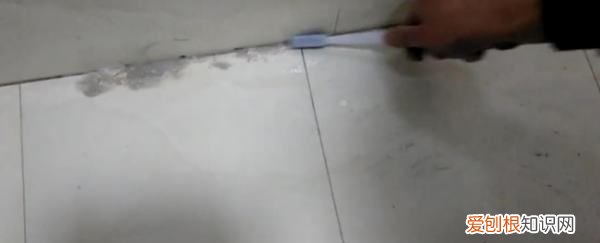 瓷砖填缝剂怎么清除，清洗瓷砖表面填缝剂最有效办法是什么?