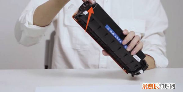 打印机如何换墨盒，打印机墨盒怎么换墨盒视频