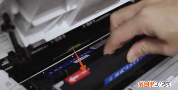 打印机如何换墨盒，打印机墨盒怎么换墨盒视频