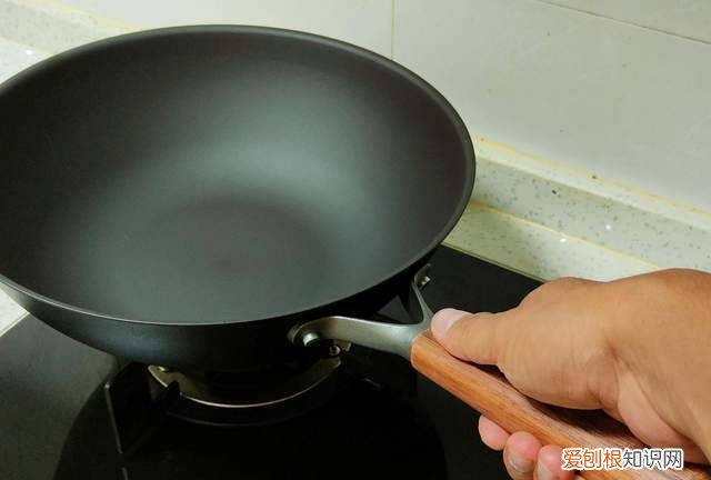 不粘锅粘锅了怎么办,不粘锅没有开锅用了粘锅怎么办