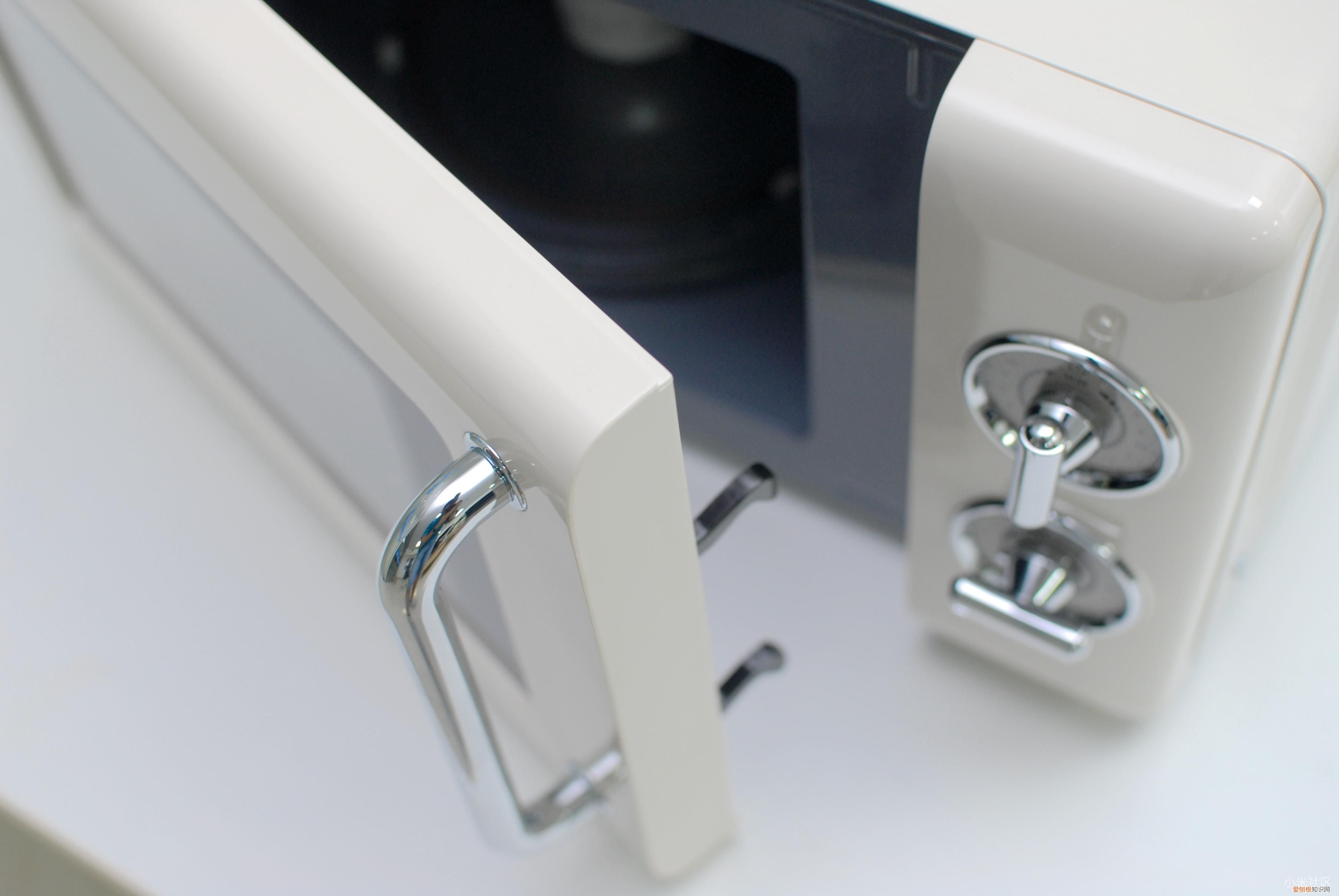 微波炉、光波炉、烤箱有什么区别？ 光波炉好还是微波炉好