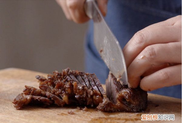 秘制酱香肉的做法，川味酱肉的做法和配方窍门