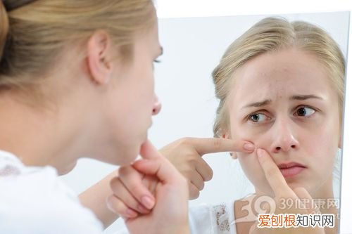 鼻子上长痘痘是什么原因呢? 鼻子长痘痘的原因