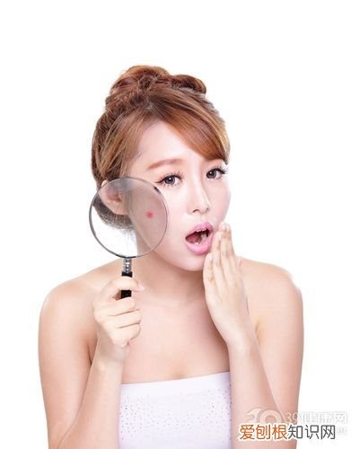 鼻子上长痘痘是什么原因呢? 鼻子长痘痘的原因