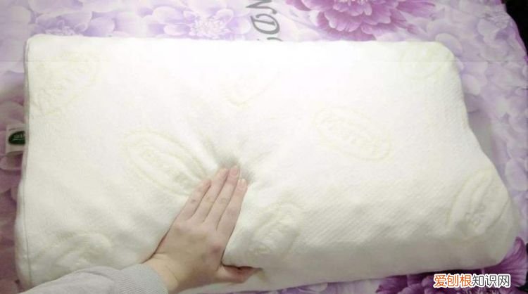 枕芯可以用洗衣机洗吗，枕芯发黄可以直接放洗衣机清洗