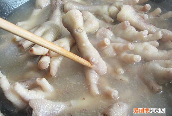 泡椒鸡爪正宗制作方法，泡椒鸡爪怎么做好吃又简单